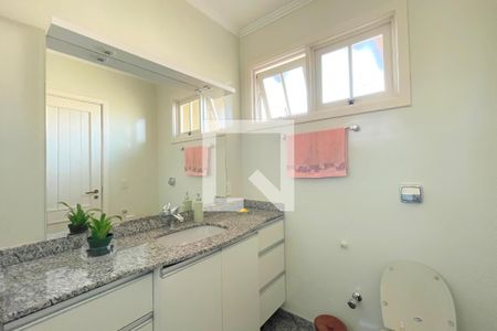 Casa à venda com 280m², 3 quartos e 4 vagasBanheiro da Suíte 2