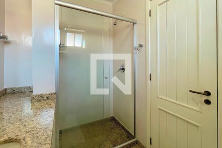 Casa à venda com 280m², 3 quartos e 4 vagasBanheiro da Suíte 1