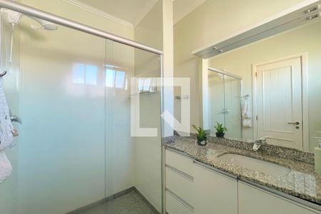 Casa à venda com 280m², 3 quartos e 4 vagasBanheiro da Suíte 2