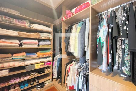 Casa à venda com 280m², 3 quartos e 4 vagasSuíte 3 - Closet