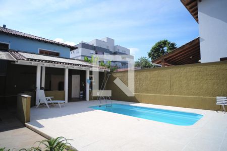 Casa à venda com 280m², 3 quartos e 4 vagasÁrea externa