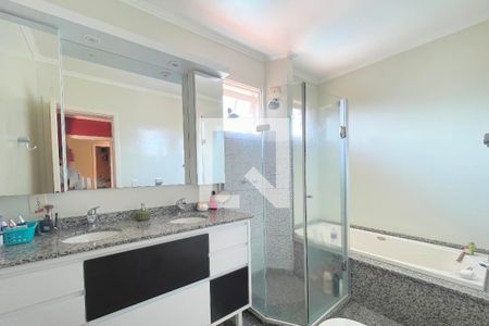 Casa à venda com 280m², 3 quartos e 4 vagasBanheiro da Suíte 3