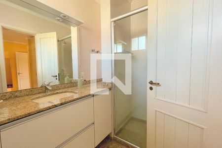 Casa à venda com 280m², 3 quartos e 4 vagasBanheiro da Suíte 1