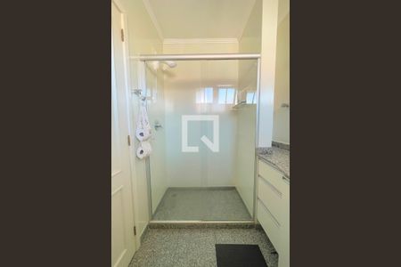 Casa à venda com 280m², 3 quartos e 4 vagasBanheiro da Suíte 2