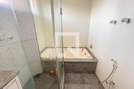 Casa à venda com 280m², 3 quartos e 4 vagasBanheiro da Suíte 3