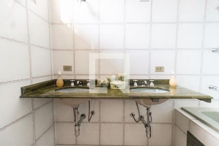 Casa para alugar com 450m², 3 quartos e 4 vagasSuíte