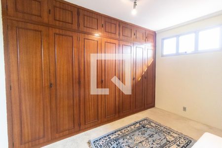 Casa para alugar com 450m², 3 quartos e 4 vagasCloset