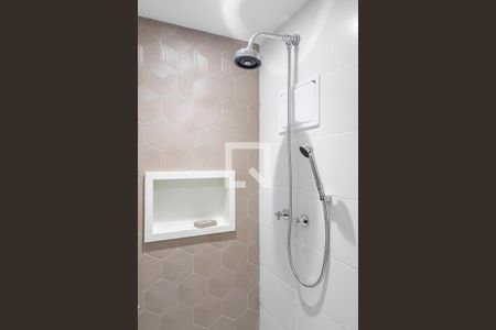 Banheiro de apartamento para alugar com 1 quarto, 27m² em Pinheiros, São Paulo