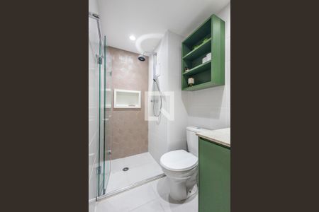 Banheiro de apartamento para alugar com 1 quarto, 27m² em Pinheiros, São Paulo