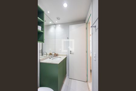Banheiro de apartamento para alugar com 1 quarto, 27m² em Pinheiros, São Paulo