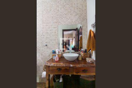 Casa à venda com 320m², 4 quartos e 7 vagas Casa à venda com 320m², 4 quartos e 7 vagasBanheiro da Suíte 1