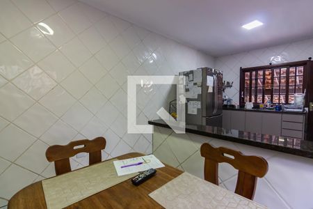 Casa à venda com 320m², 4 quartos e 7 vagas Casa à venda com 320m², 4 quartos e 7 vagasSala de Jantar