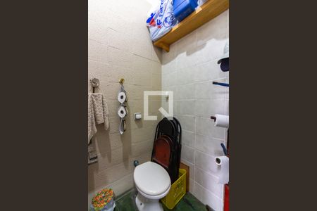 Casa à venda com 320m², 4 quartos e 7 vagas Casa à venda com 320m², 4 quartos e 7 vagasBanheiro da Área Gourmet