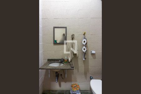 Casa à venda com 320m², 4 quartos e 7 vagas Casa à venda com 320m², 4 quartos e 7 vagasBanheiro da Área Gourmet