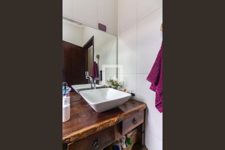 Casa à venda com 320m², 4 quartos e 7 vagas Casa à venda com 320m², 4 quartos e 7 vagasBanheiro 1