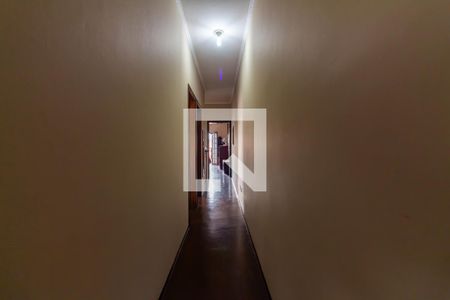 Casa à venda com 320m², 4 quartos e 7 vagas Casa à venda com 320m², 4 quartos e 7 vagasCorredor