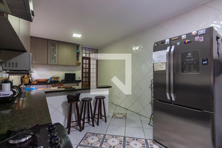 Casa à venda com 320m², 4 quartos e 7 vagas Casa à venda com 320m², 4 quartos e 7 vagasCozinha