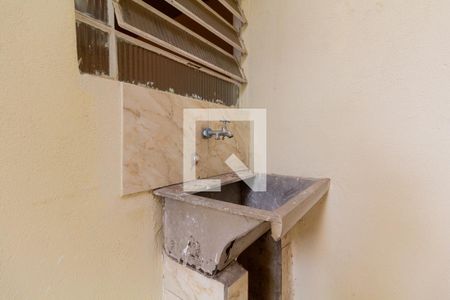 Casa à venda com 350m², 6 quartos e 2 vagas Casa à venda com 350m², 6 quartos e 2 vagasCasa 1: Área de Serviço