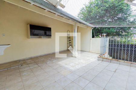 Casa à venda com 350m², 6 quartos e 2 vagas Casa à venda com 350m², 6 quartos e 2 vagasCasa 2: Varanda e Área de Serviço