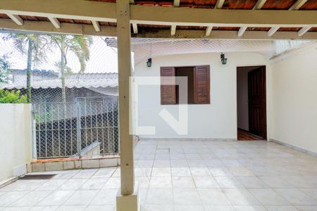 Casa à venda com 350m², 6 quartos e 2 vagas Casa à venda com 350m², 6 quartos e 2 vagasCasa 2: Varanda e Área de Serviço