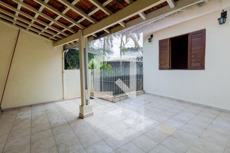 Casa à venda com 350m², 6 quartos e 2 vagas Casa à venda com 350m², 6 quartos e 2 vagasCasa 2: Varanda e Área de Serviço