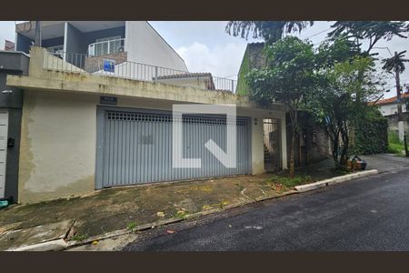 Casa à venda com 350m², 6 quartos e 2 vagas Casa à venda com 350m², 6 quartos e 2 vagasFachada
