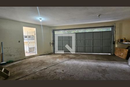 Casa à venda com 350m², 6 quartos e 2 vagas Casa à venda com 350m², 6 quartos e 2 vagasGaragem