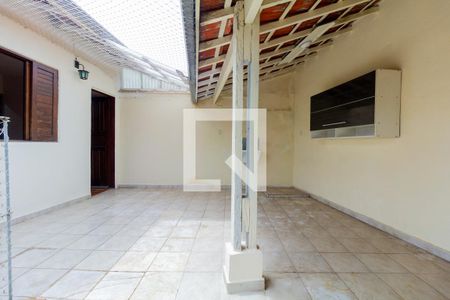 Casa à venda com 350m², 6 quartos e 2 vagas Casa à venda com 350m², 6 quartos e 2 vagasCasa 2: Varanda e Área de Serviço
