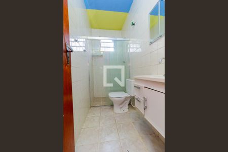 Casa à venda com 350m², 6 quartos e 2 vagas Casa à venda com 350m², 6 quartos e 2 vagasCasa 2: Banheiro