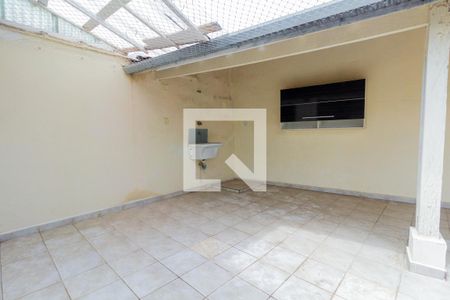 Casa à venda com 350m², 6 quartos e 2 vagas Casa à venda com 350m², 6 quartos e 2 vagasCasa 2: Varanda e Área de Serviço