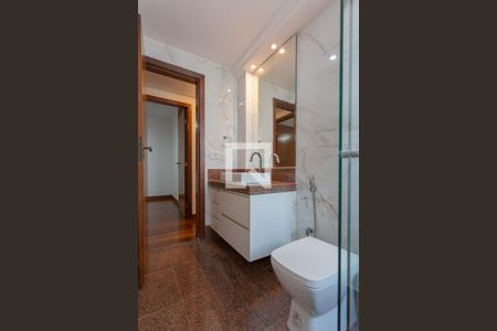Apartamento para alugar com 273m², 4 quartos e 3 vagas Apartamento para alugar com 273m², 4 quartos e 3 vagasBanheiro