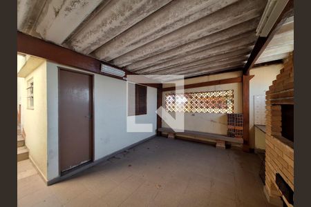 Casa à venda com 725m², 3 quartos e 2 vagas Casa à venda com 725m², 3 quartos e 2 vagasQuintal