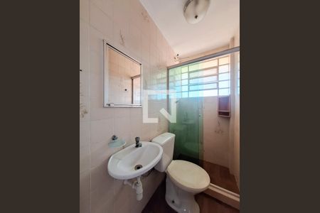 Casa à venda com 725m², 3 quartos e 2 vagas Casa à venda com 725m², 3 quartos e 2 vagasBanheiro de serviço