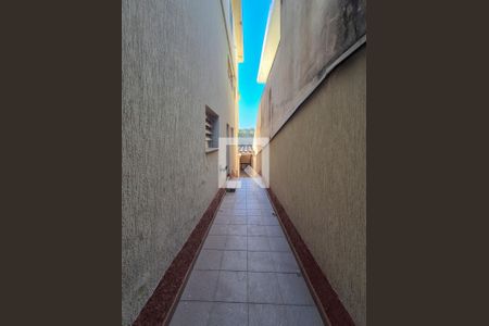 Casa à venda com 725m², 3 quartos e 2 vagas Casa à venda com 725m², 3 quartos e 2 vagasLateral