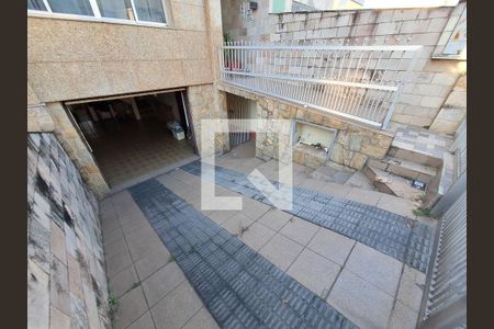 Casa à venda com 725m², 3 quartos e 2 vagas Casa à venda com 725m², 3 quartos e 2 vagasEntrada