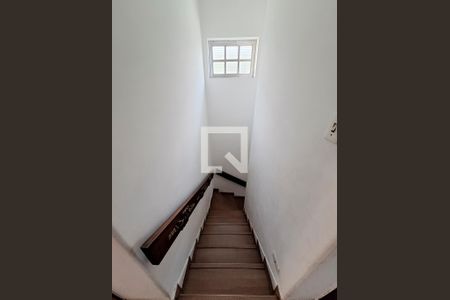 Casa à venda com 725m², 3 quartos e 2 vagas Casa à venda com 725m², 3 quartos e 2 vagasHall