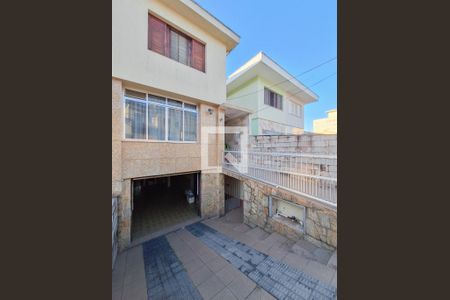 Casa à venda com 725m², 3 quartos e 2 vagas Casa à venda com 725m², 3 quartos e 2 vagasEntrada