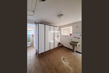 Casa à venda com 725m², 3 quartos e 2 vagas Casa à venda com 725m², 3 quartos e 2 vagasÁrea de Serviço
