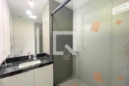 Banheiro de kitnet/studio para alugar com 0 quarto, 25m² em Rio Branco, Porto Alegre