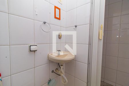 Banheiro de kitnet/studio para alugar com 1 quarto, 24m² em Bela Vista, São Paulo
