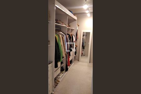 Apartamento à venda com 170m², 3 quartos e 4 vagasCloset da suíte 1