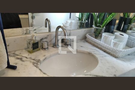 Apartamento à venda com 170m², 3 quartos e 4 vagasBanheiro da Suíte 2