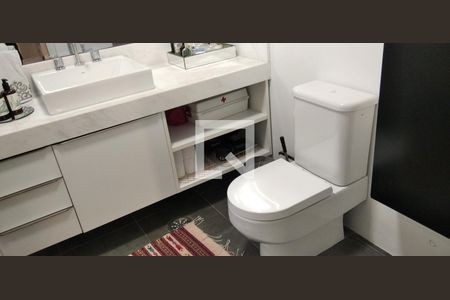 Apartamento à venda com 170m², 3 quartos e 4 vagasBanheiro da Suíte 1