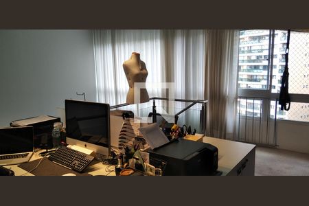 Apartamento à venda com 170m², 3 quartos e 4 vagasEscritório