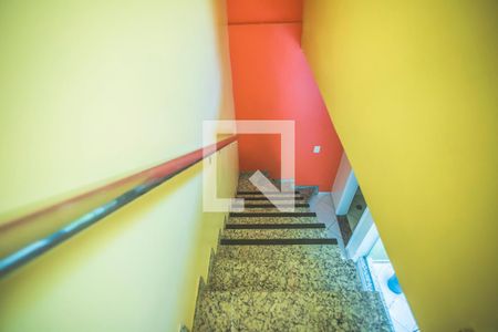 Escadas de casa de condomínio à venda com 3 quartos, 100m² em Vila da Saúde, São Paulo