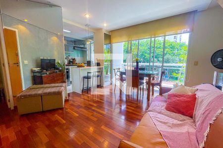 Sala de apartamento à venda com 2 quartos, 102m² em Vila Madalena, São Paulo