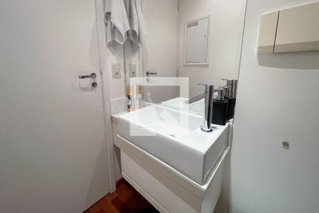 Lavabo de apartamento à venda com 2 quartos, 102m² em Vila Madalena, São Paulo