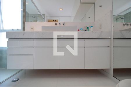 Apartamento à venda com 192m², 3 quartos e 4 vagasBanheiro da Suíte 1