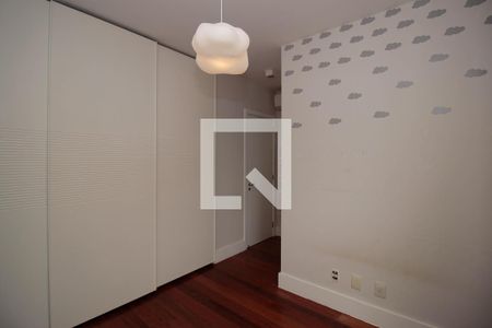 Apartamento à venda com 192m², 3 quartos e 4 vagasSuíte 2