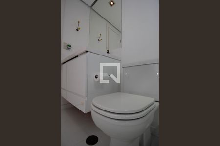 Apartamento à venda com 192m², 3 quartos e 4 vagasBanheiro da Suíte 2